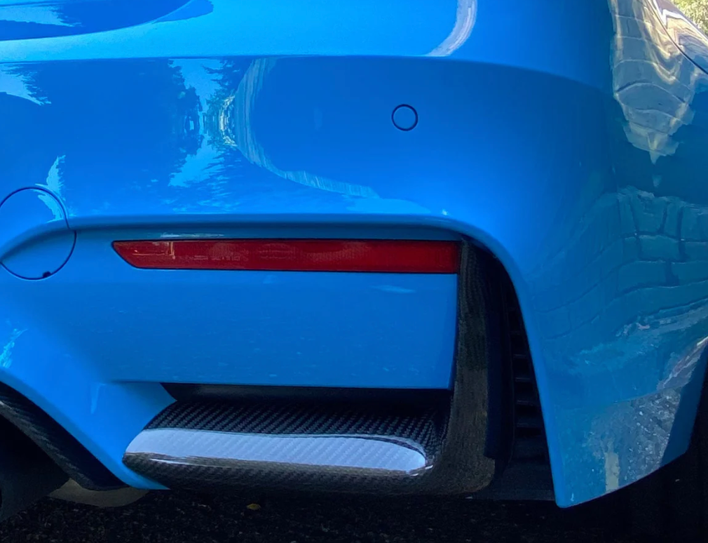 BMW M3/M4 REAR BUMPER INSERTS IN DRY PRE PREG CARBON FIBRE (F80/F82/F83)